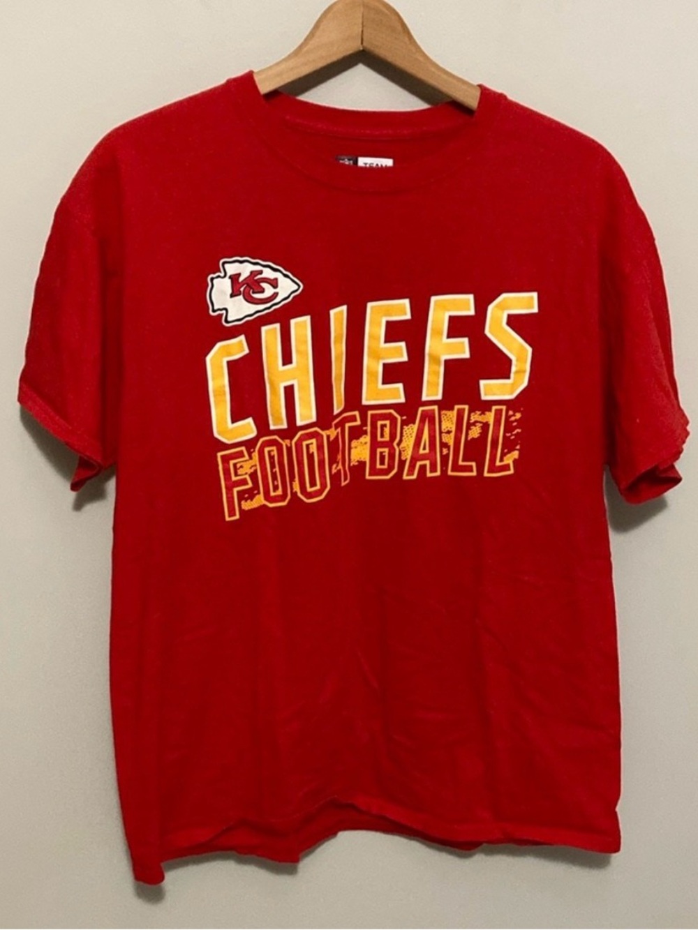 NFL Team Apparel Men's KC Chiefs Short Sleeve Tee, Red and Yellow, Size Large